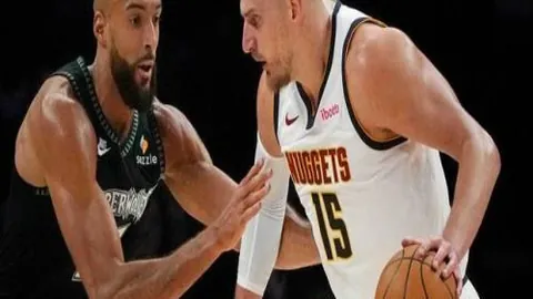 “NBA动态：库里荣获全明星赛MVP，文班阿玛尔赛季终结”